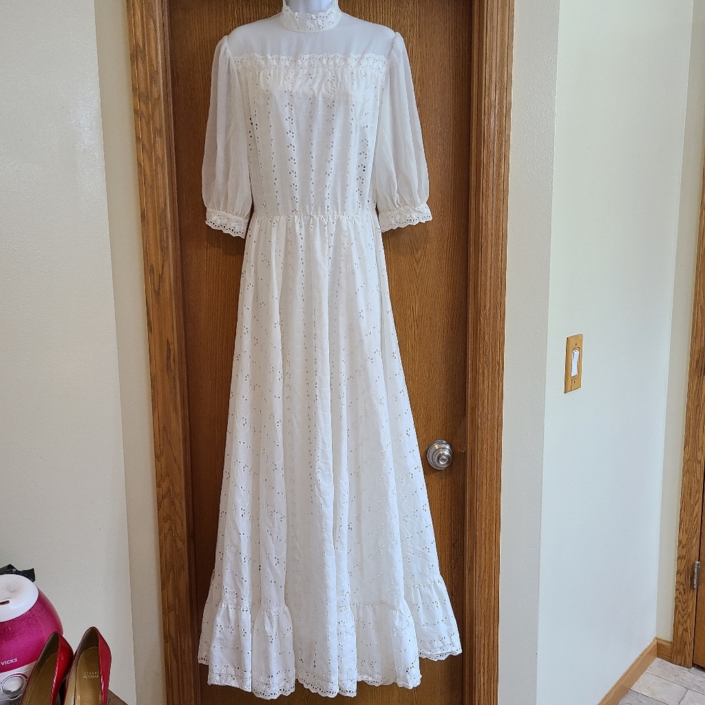 Vintage 70s White Cottage Core Eyelet Dress S